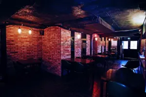 벽돌 파티션 펍, 프라이빗한 인더스트리얼 바